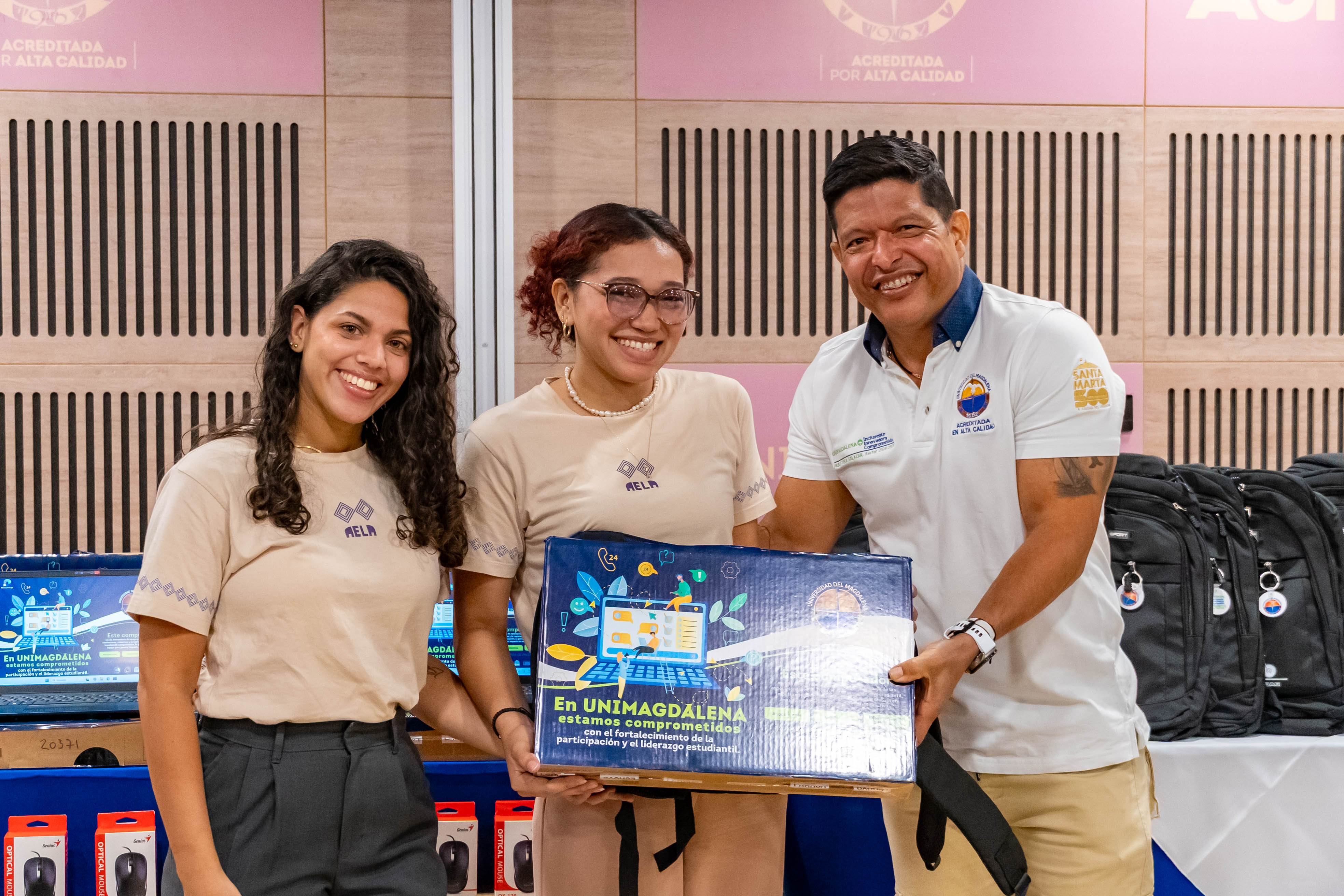 UNIMAGDALENA fortalece el liderazgo estudiantil con la entrega de 103 computadores portátiles