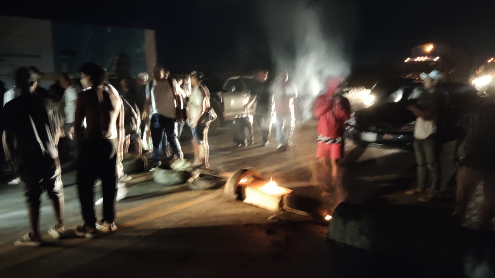 Bloquean la Troncal del Caribe por emergencia sanitaria en el barrio 11 de Noviembre