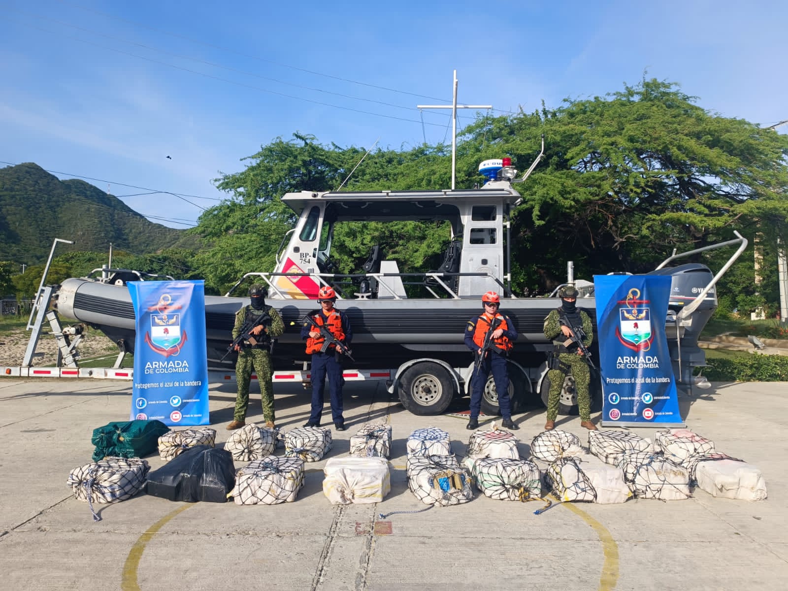 Marihuana y cocaína incautada por la Armada Nacional en zona marítima frente a Santa Marta, pertenecía al Eln