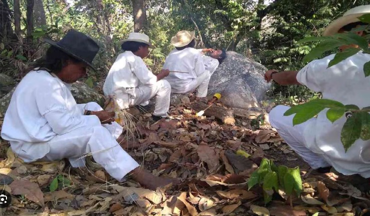 Indígenas de la Sierra Nevada están en medio de la minería ilegal, el narcotráfico y el turismo sitiado por la violencia