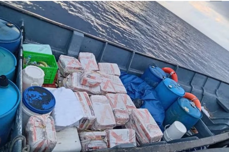 A órdenes de la Fiscalía quedaron los 3 extranjeros capturados en alta mar con una tonelada de cocaína y 263 kilos de marihuana
