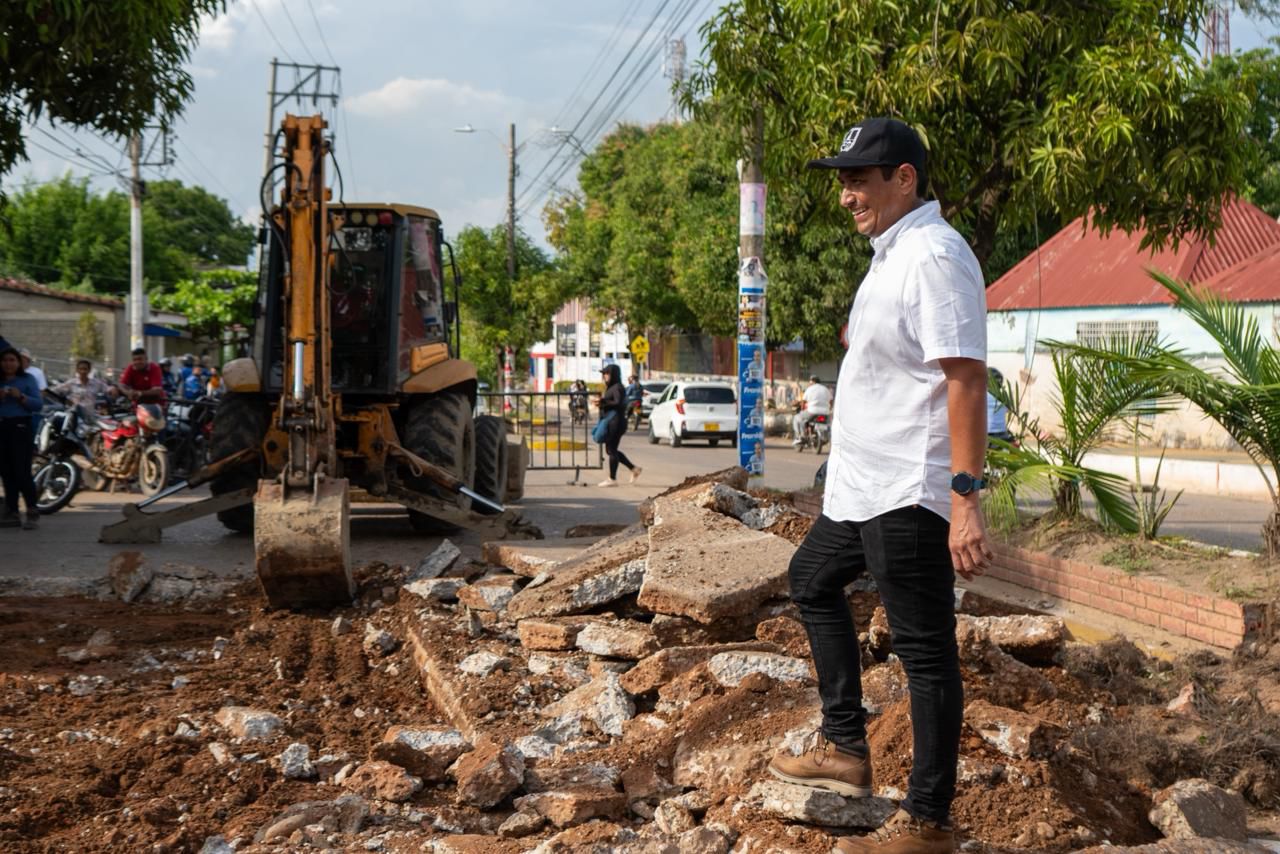 Alcalde Ronald Flóres impulsa obras viales en el Banco