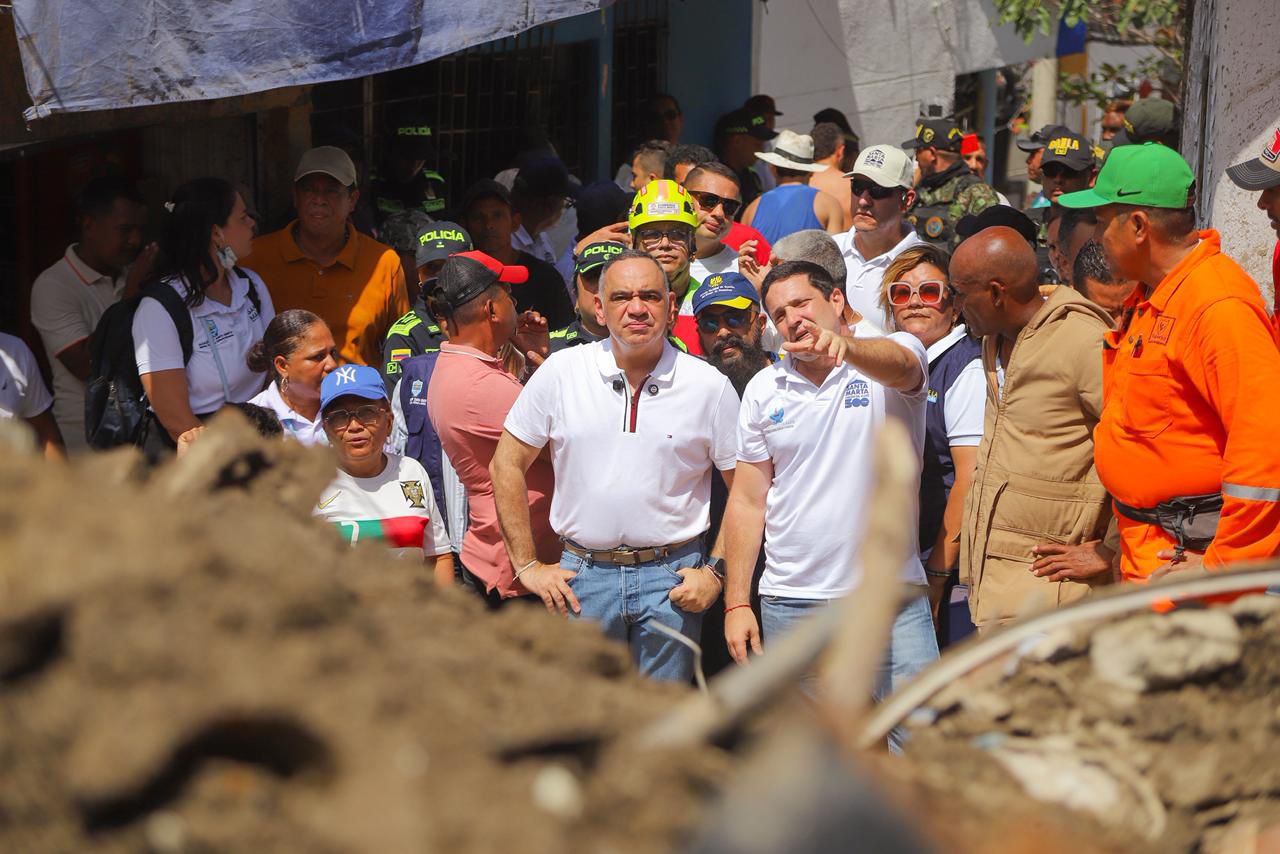 Gobierno de Carlos Pinedo continúa con acompañamiento humanitario a familias damnificadas de Vista Al Mar
