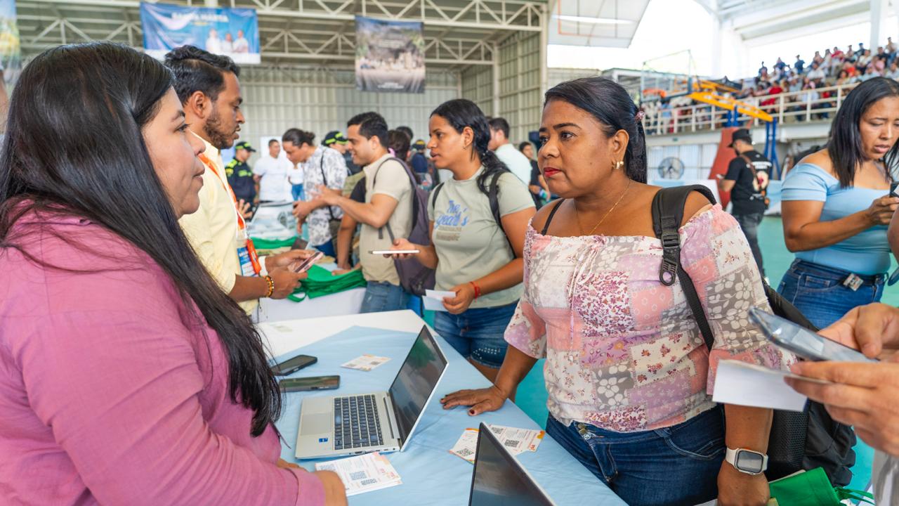 Con éxito total y más de 5.000 registrados, cierra la Feria Laboral Santa Marta 2026
