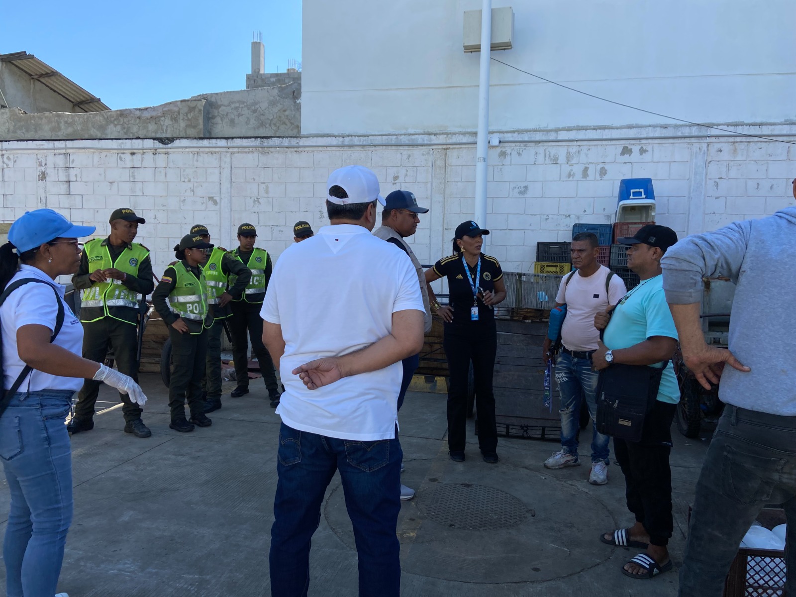 Alcaldía evita comercialización de productos pesqueros en mal estado y entrega algunas recomendaciones