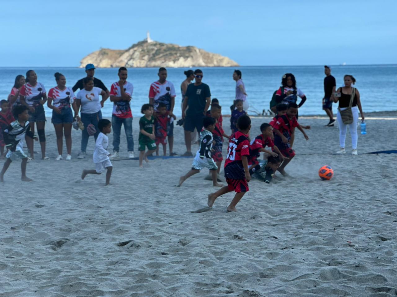 Semana Santa se vivió con deporte: el torneo de fútbol playa “Los Cocos Renace” en Santa Marta