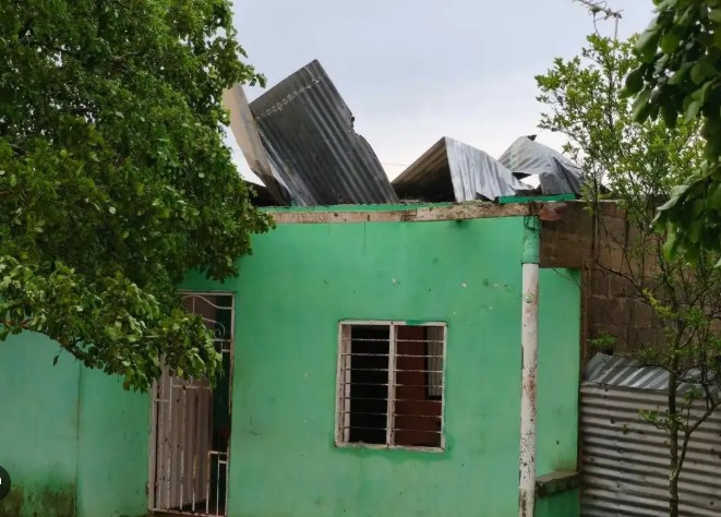 Fuerte aguacero con vientos huracanados deja viviendas destechadas en zona rural del municipio de Pedraza