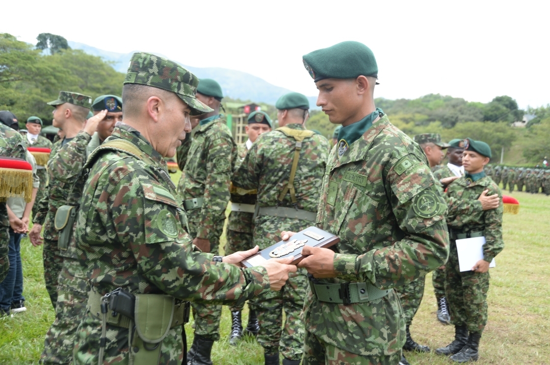 El Ejército Nacional entrega más de 2000 soldados profesionales al país*