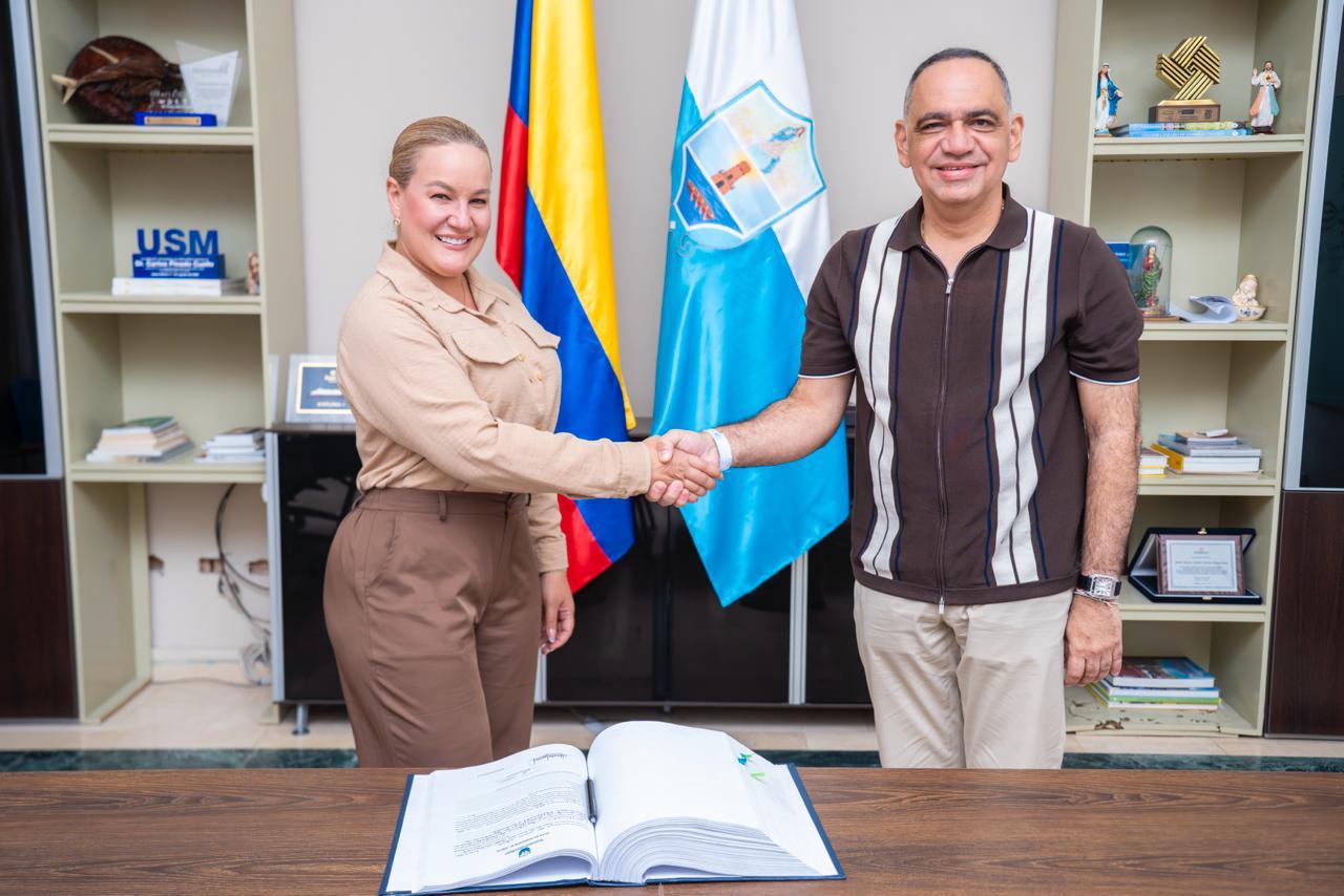 Alcalde Carlos Pinedo Cuello posesiona a Sarita Vives Gutiérrez como nueva Secretaria de Movilidad