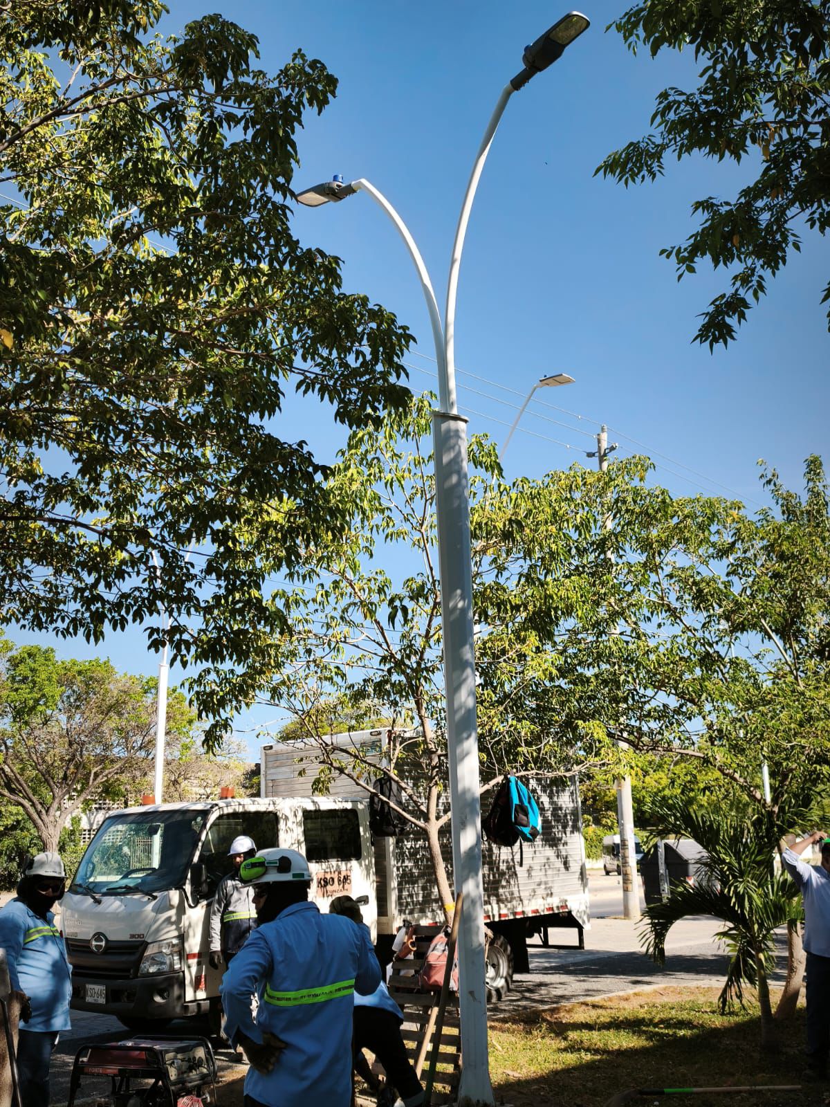 Alcaldía avanza en modernización del alumbrado público en el Polideportivo con reposición de 244 luminarias