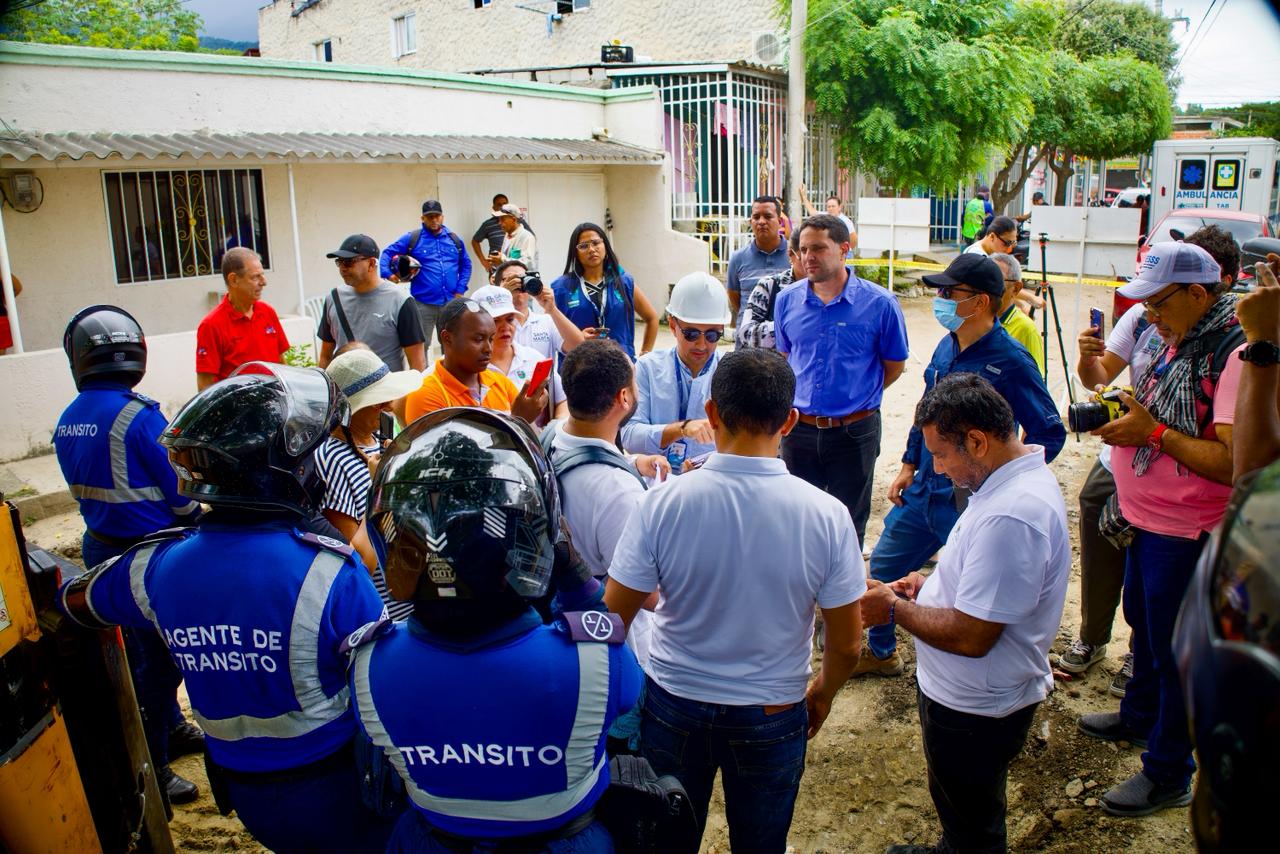 Por incumplir normativa y actuar de forma ilegal, Alcaldía retira maquinaria de la Gobernación instalada en el barrio La Paz
