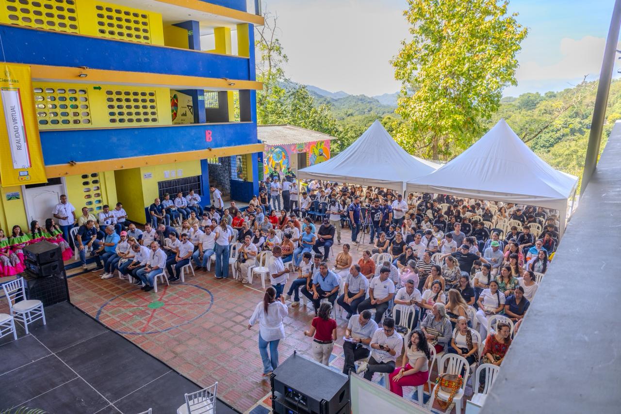 Alcaldía y Ministerio de Ciencia entregan moderno laboratorio de robótica a la IED Técnica de Minca