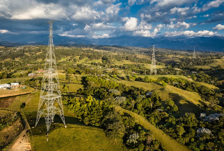 Colombia ante el reto energético: crecimiento de la demanda y urgencia de infraestructura, así lo da a conocer Enlaza