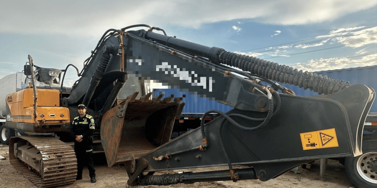 Excavadora hidráulica de contrabando que era transportada por vías del Magdalena, fue decomisada en la Ye de Ciénaga
