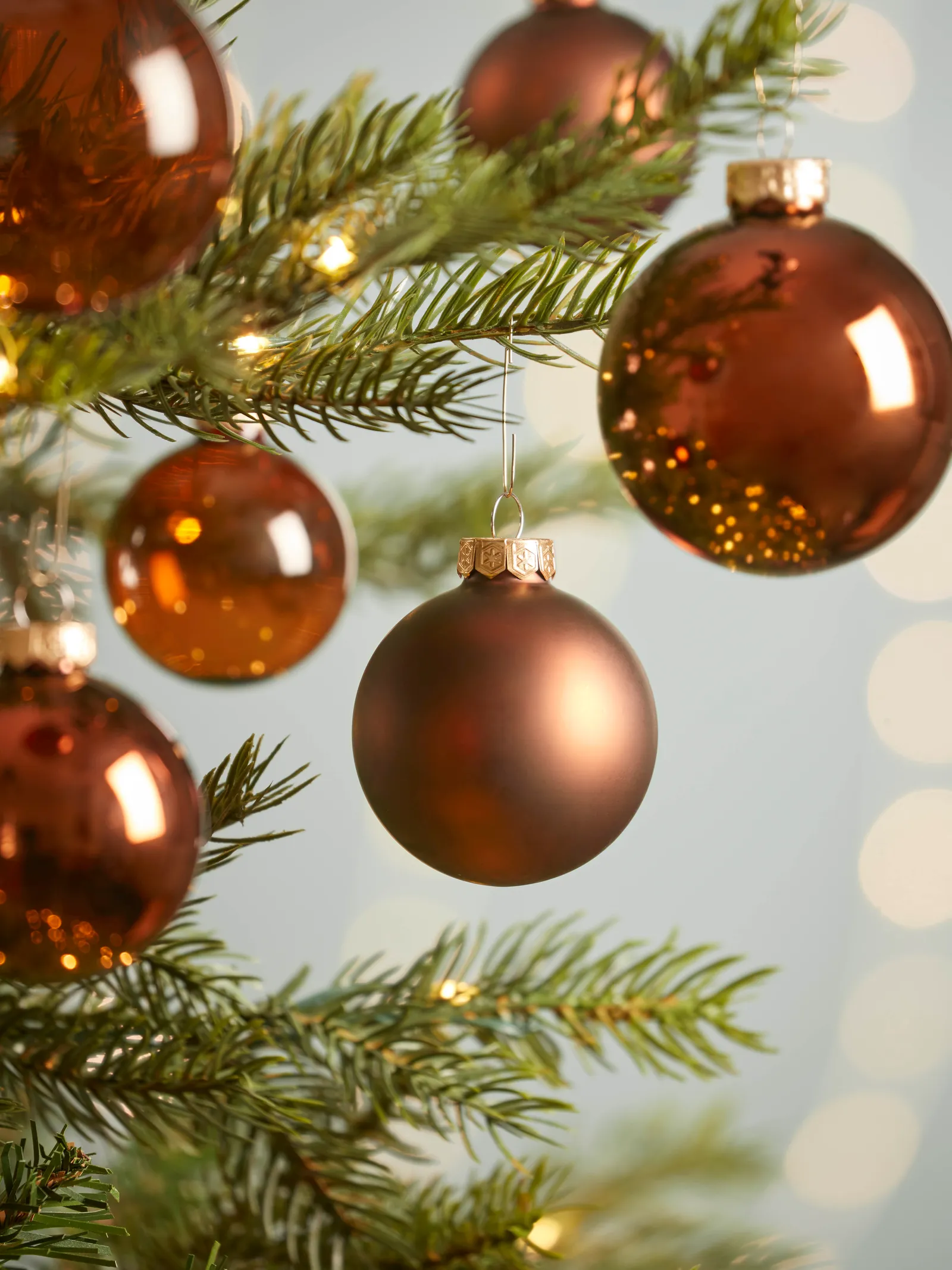 El tono que conquista la Navidad 2025: una apuesta cálida, natural y elegante