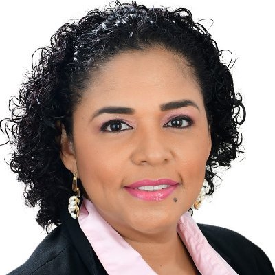 La gobernadora encargada del Magdalena, Ingris Padilla, le tuerce el cuello a la democracia con su descarada participación en política