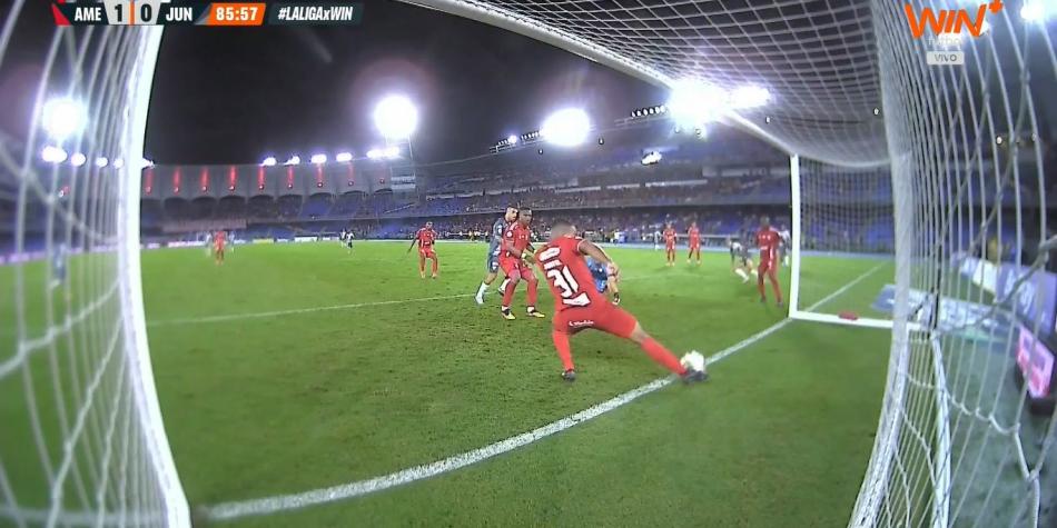 La polémica de la fecha en los cuadrangulares: ¿entró o no entró la pelota en el empate de Junior contra América? Video