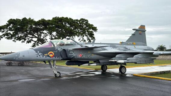 Contraloría dice que MinDefensa no entregó todos los datos de compra de Gripen: convocó a reunión