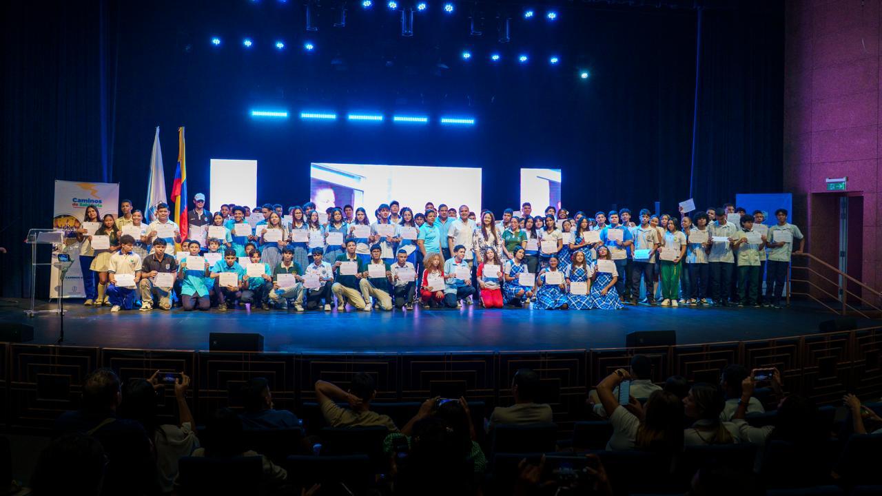 Con entrega de 100 becas, Alcaldía clausura programa “Caminos de Sabiduría” beneficiando  a más de 1.200 estudiantes en Santa Marta