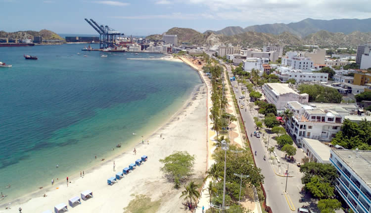 Las zonas norte del Camellón y de la playa en la Bahía, hoy convertidas en tugurios, deben ser recuperadas para el turismo