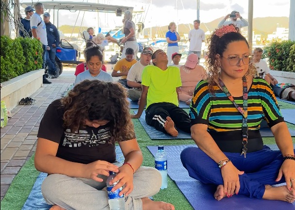 En el Día Internacional de las Personas en Condición de Discapacidad, el INRED realizó una jornada especial de yoga en la Marina Internacional de Santa Marta