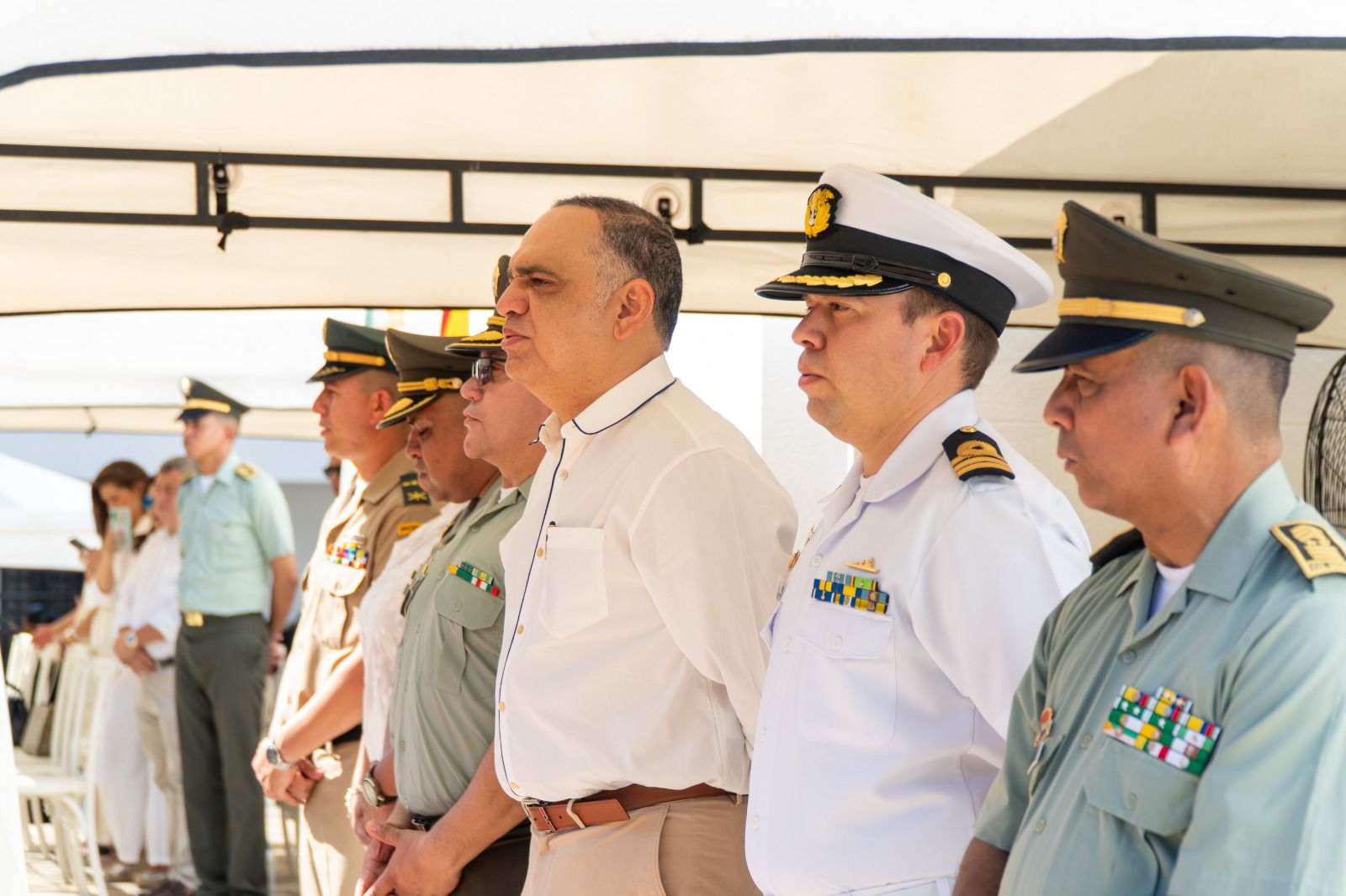 Alcalde Carlos Pinedo acompañó la ceremonia de condecoración por el 134° Aniversario de la Policía Nacional