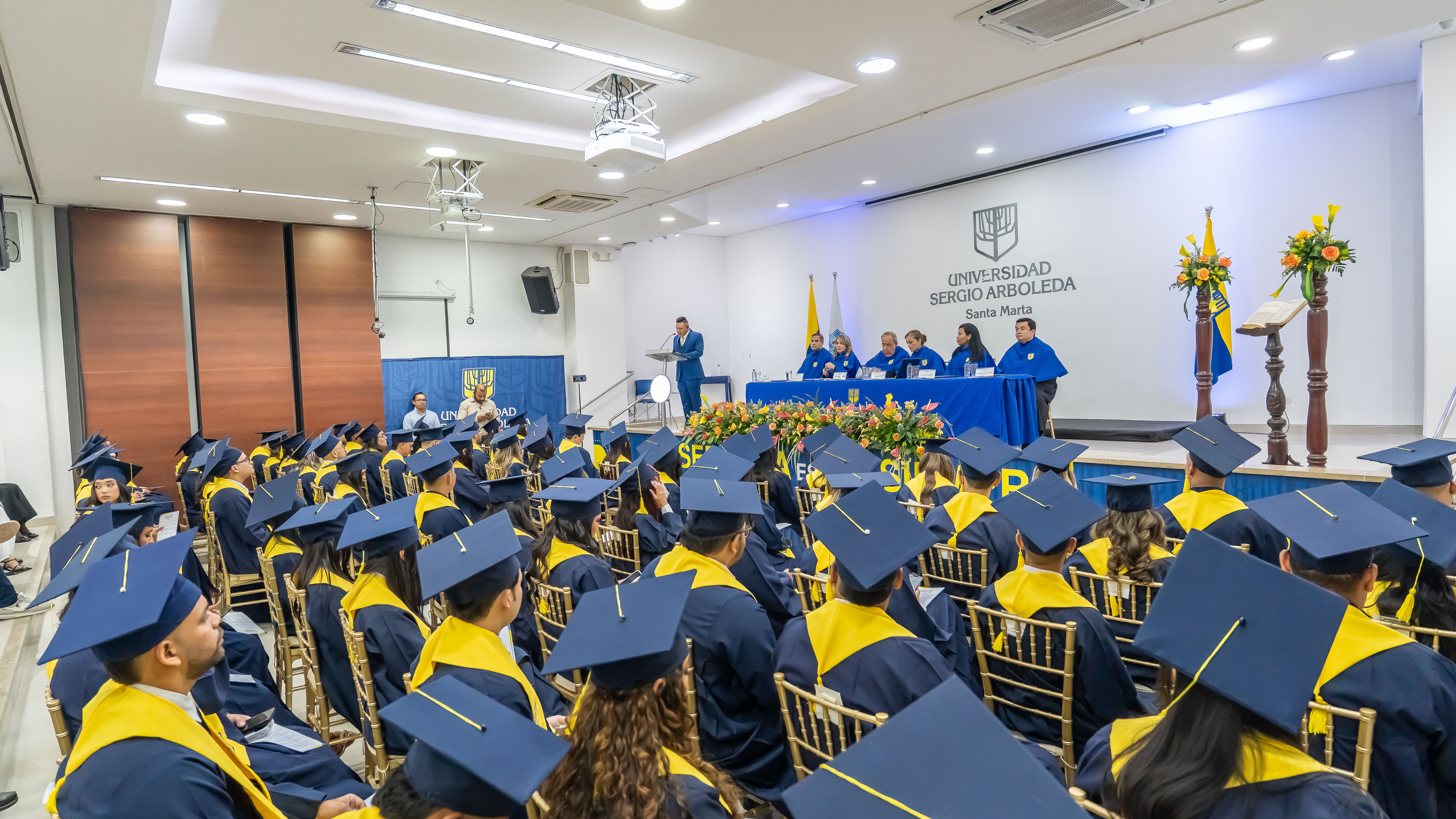 La Sergio Arboleda otorgó título a 71 profesionales