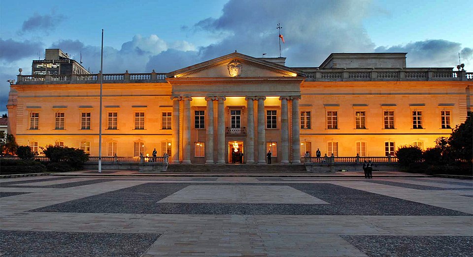 En medio de líos jurídicos por resolver, el líder del “Clan Caicedo” busca caminos hacia una candidatura a la Presidencia