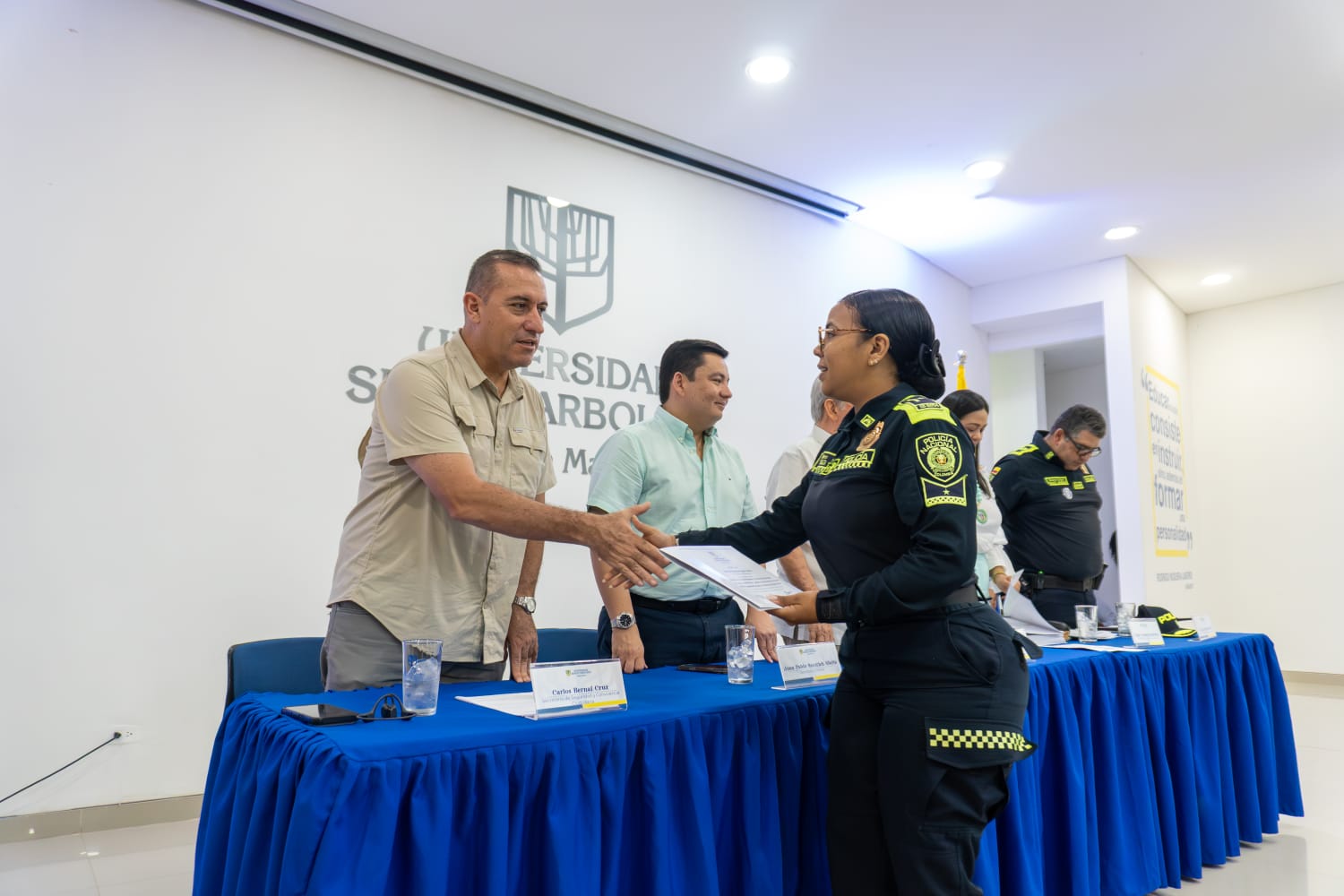 Alcaldía certifica a 260 integrantes de la Fuerza Pública en diplomado en DDHH, DIH, convivencia y paz