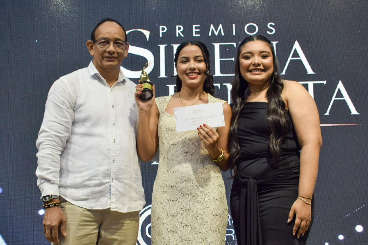 Egresadas Sergistas son galardonadas en los Premios Sirena Vallenata 2025