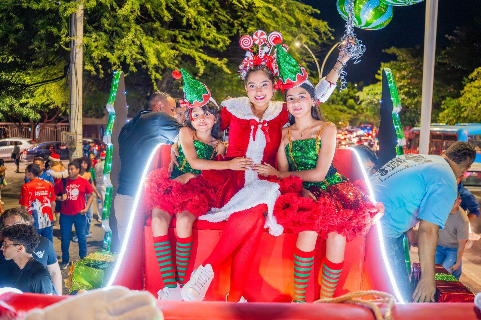 Familias enteras se desbordaron de alegría con Desfile Navideño de la Alcaldía de Santa Marta