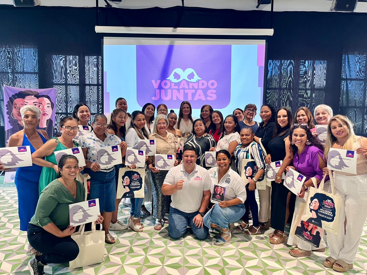 Programa “Volando Juntas”, hace historia con su segunda cohorte de graduadas en liderazgo y formulación de proyectos