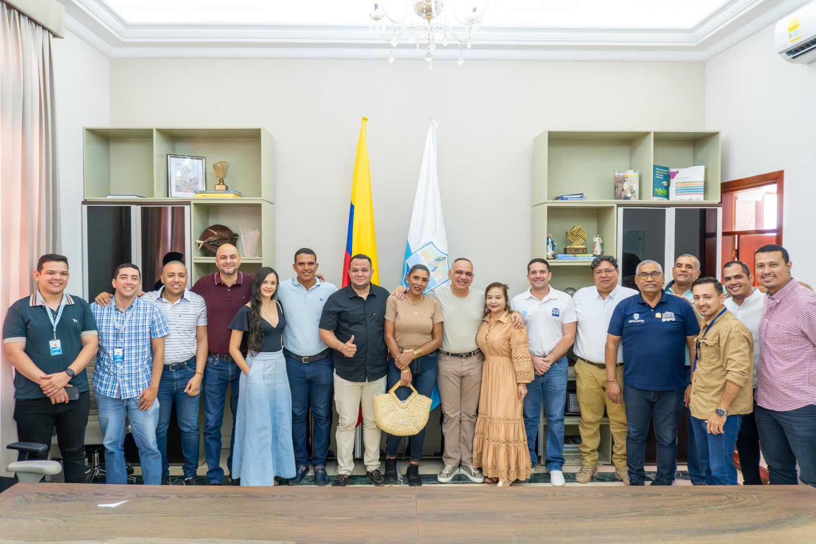 Alcalde Carlos Pinedo dignifica las condiciones laborales de los Inspectores de Convivencia y Paz
