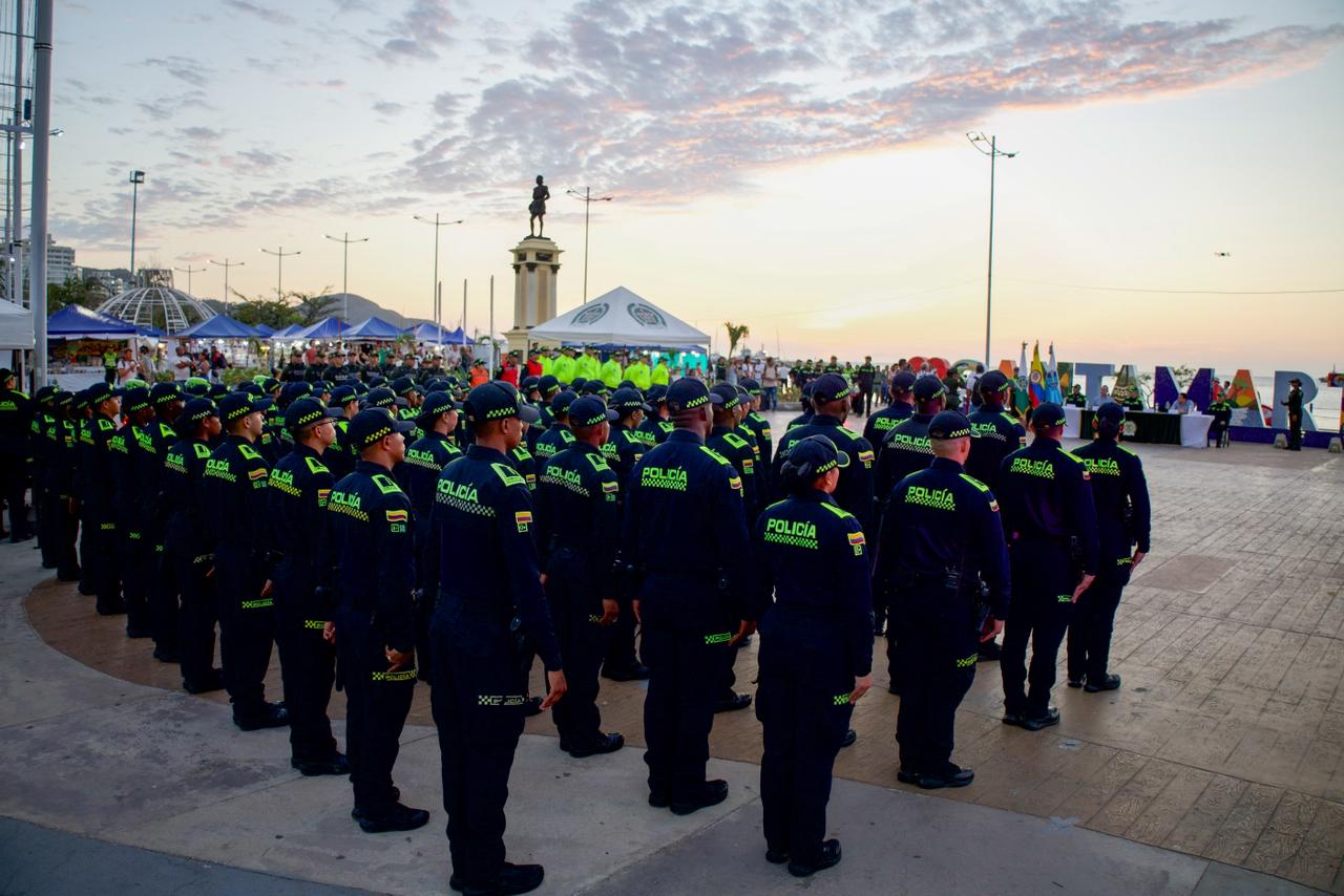 El fin de año el alcalde de Santa Marta recibió a 63 policías que reforzarán seguridad en el 2026