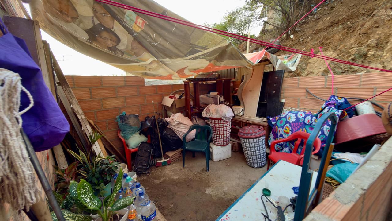 ¡Tendrán un hogar digno! Alcalde Carlos Pinedo cumple el sueño de familia en el Diecisiete de Diciembre