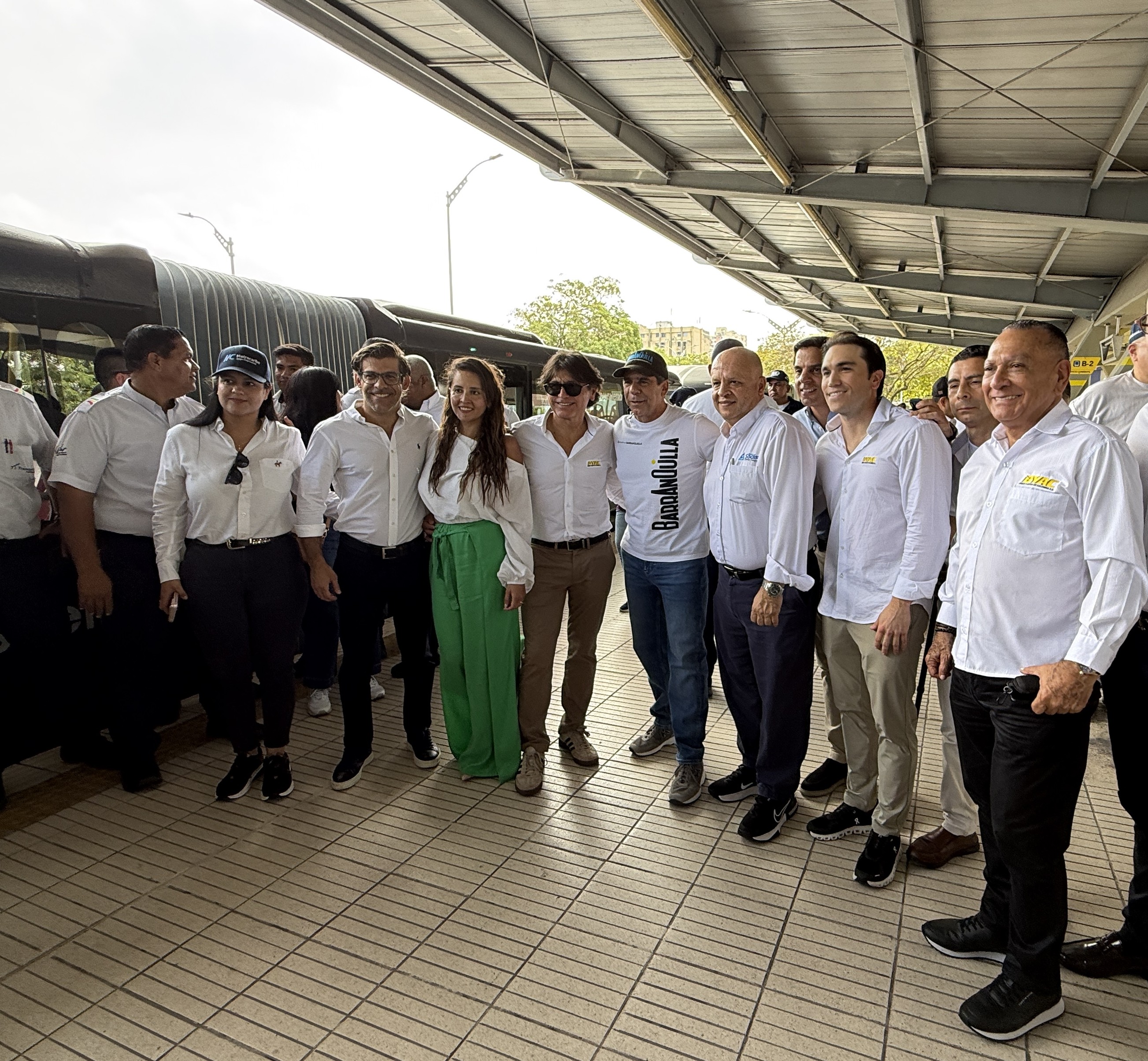 Gases del Caribe contribuye a la renovación sostenible de la flota de Transmetro