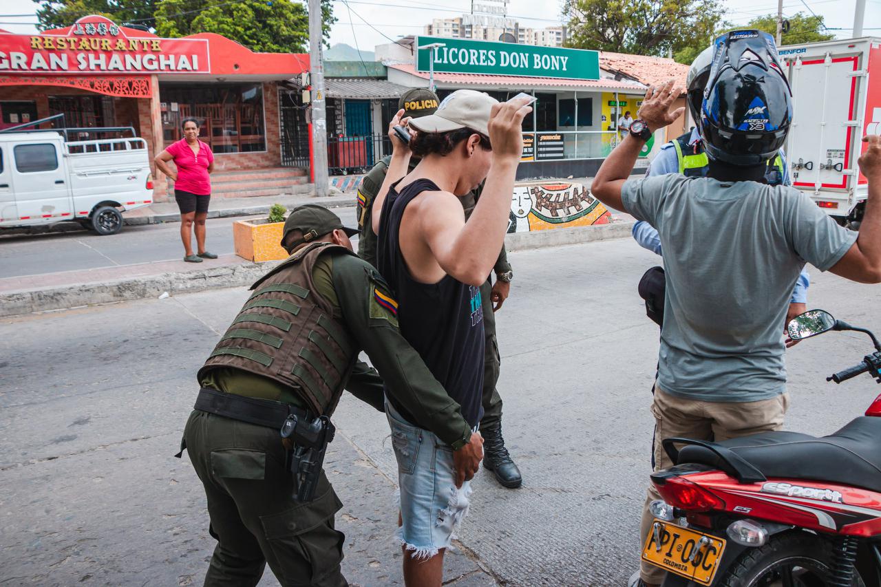 Sobrecupos y traslado de menores y ancianos, las infracciones más comunes de motociclistas en el Distrito de Santa Marta