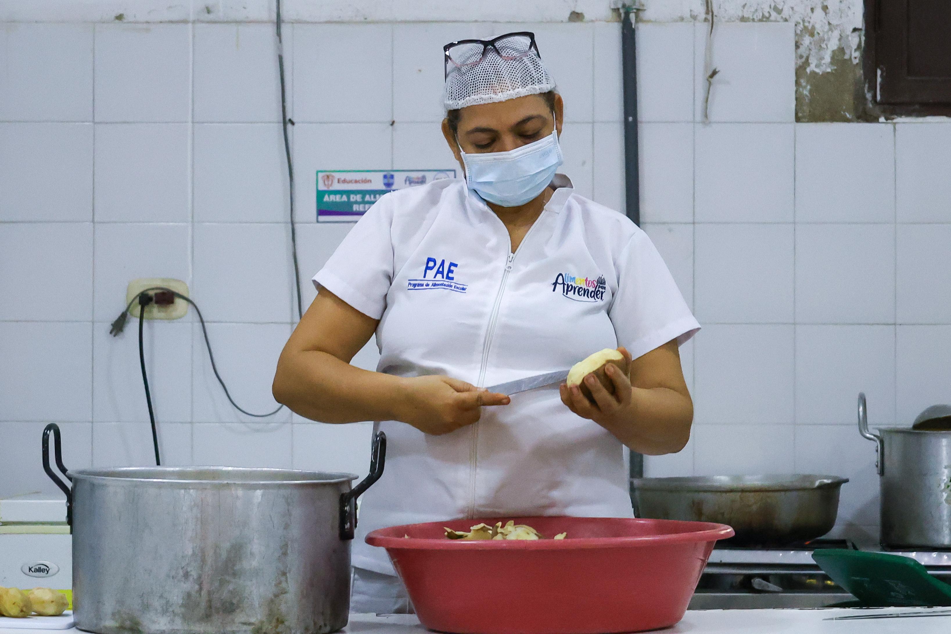 Por tercer año consecutivo, Gobierno de Carlos Pinedo pone en marcha el PAE desde el primer día de clases