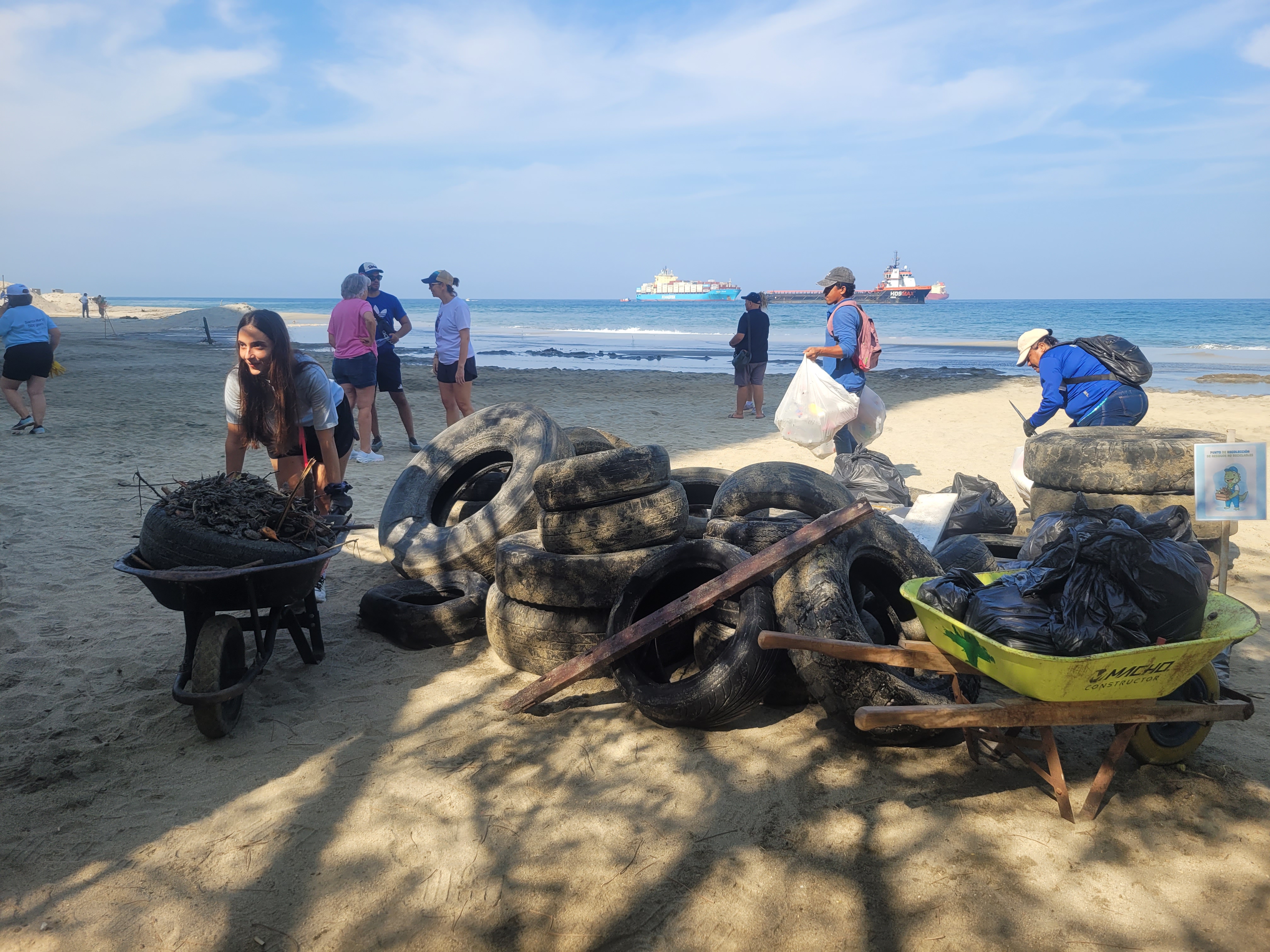 Exitosa jornada de limpieza se realizó en la playa Los Cocos