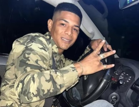 Alias ‘Nain’, recorrió a bordo de su motocicleta junto a su novia y esquema de seguridad, varias vías de Santa Marta