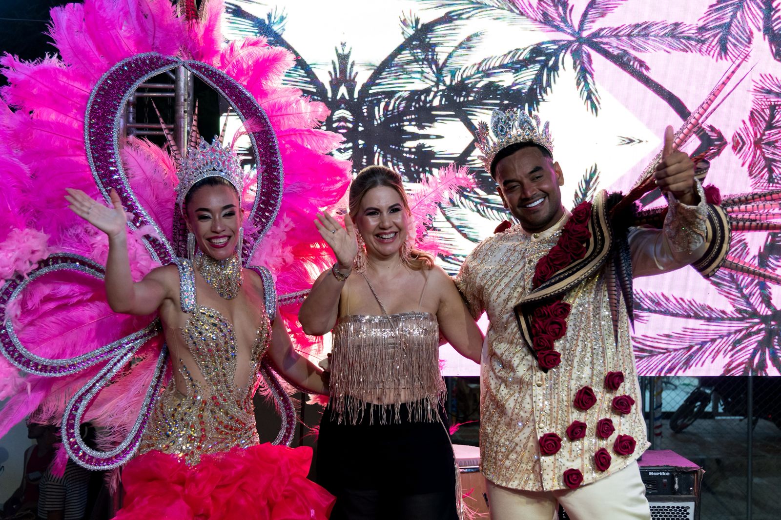 Exitosa y emotiva coronación de los Reyes del Carnaval Fundapescaíto 2026 en el parque de Pescaíto