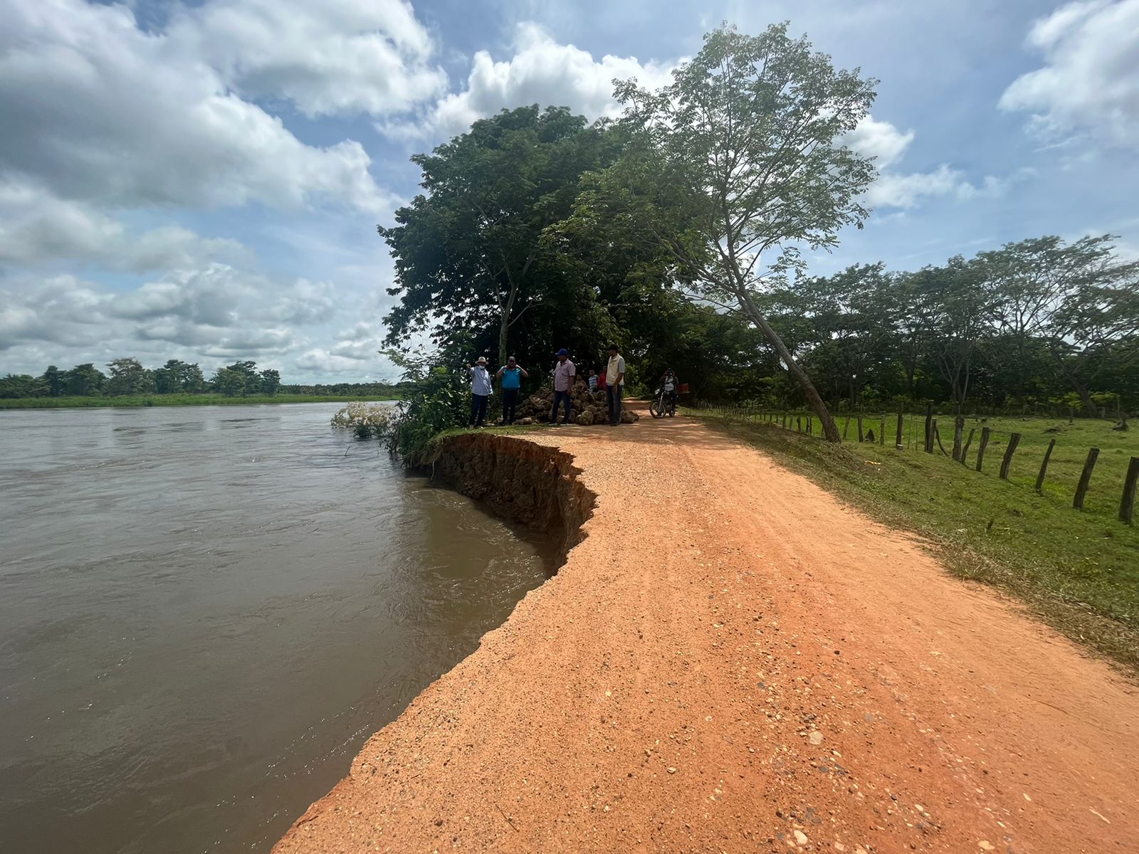 La erosión fluvial entre los municipios de San Sebastián y Guamal debe ser evaluada, para determinar el nivel de amenaza