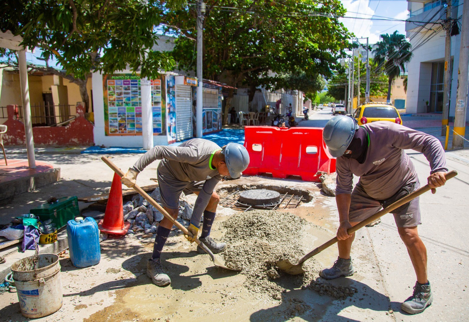 A instancias de esta casa radial Essmar destapa el alcantarillado que en El Pantano estaba taponado y vertía las aguas servidas a las calles
