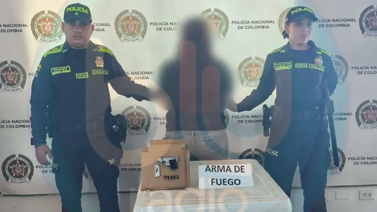 Mujer armada fue capturada en acto de campaña de Paloma Valencia; pertenece al Inpec