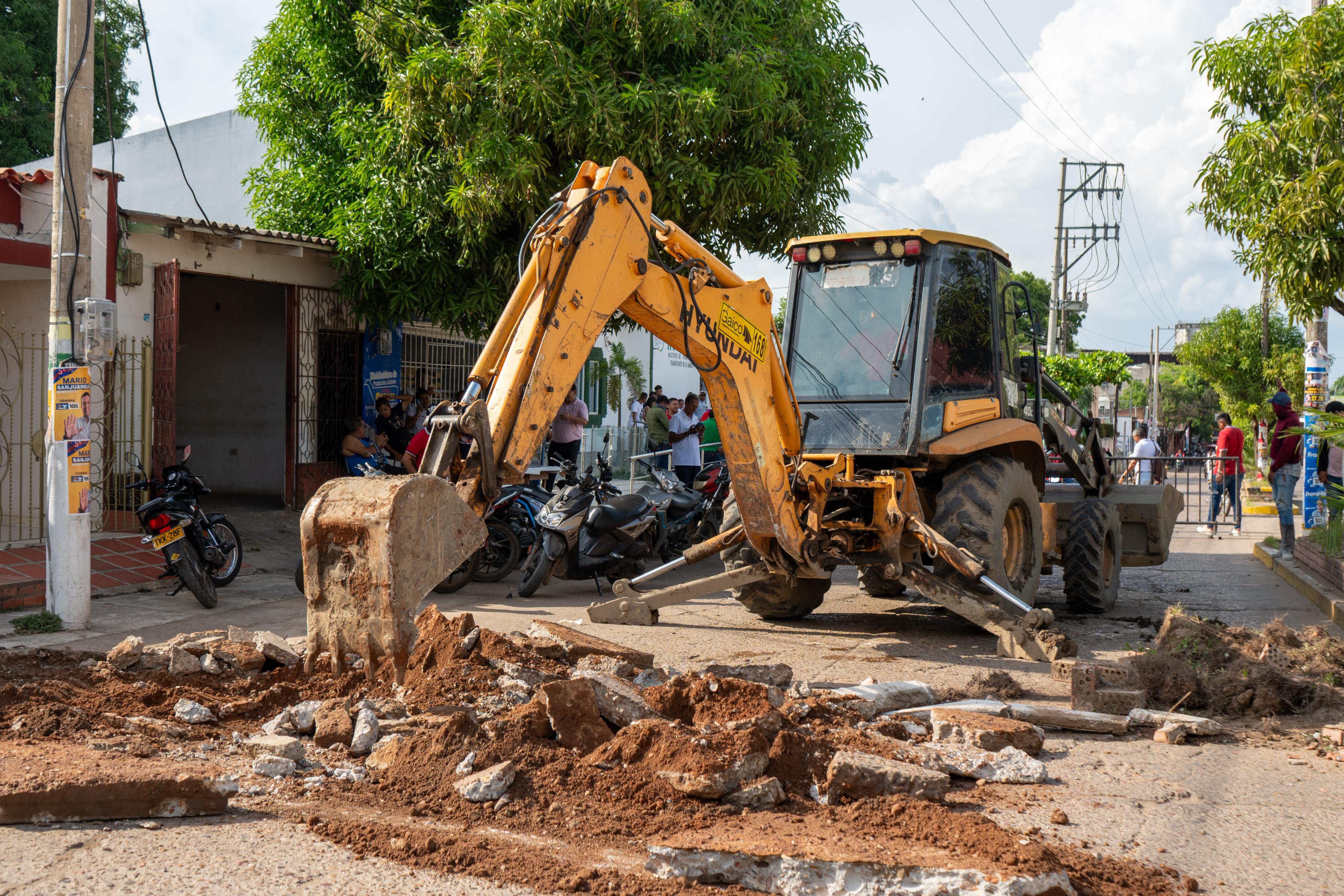 El Banco avanza en infraestructura con nuevas obras de pavimentación y alcantarillado impulsadas por el alcalde Ronald Flórez