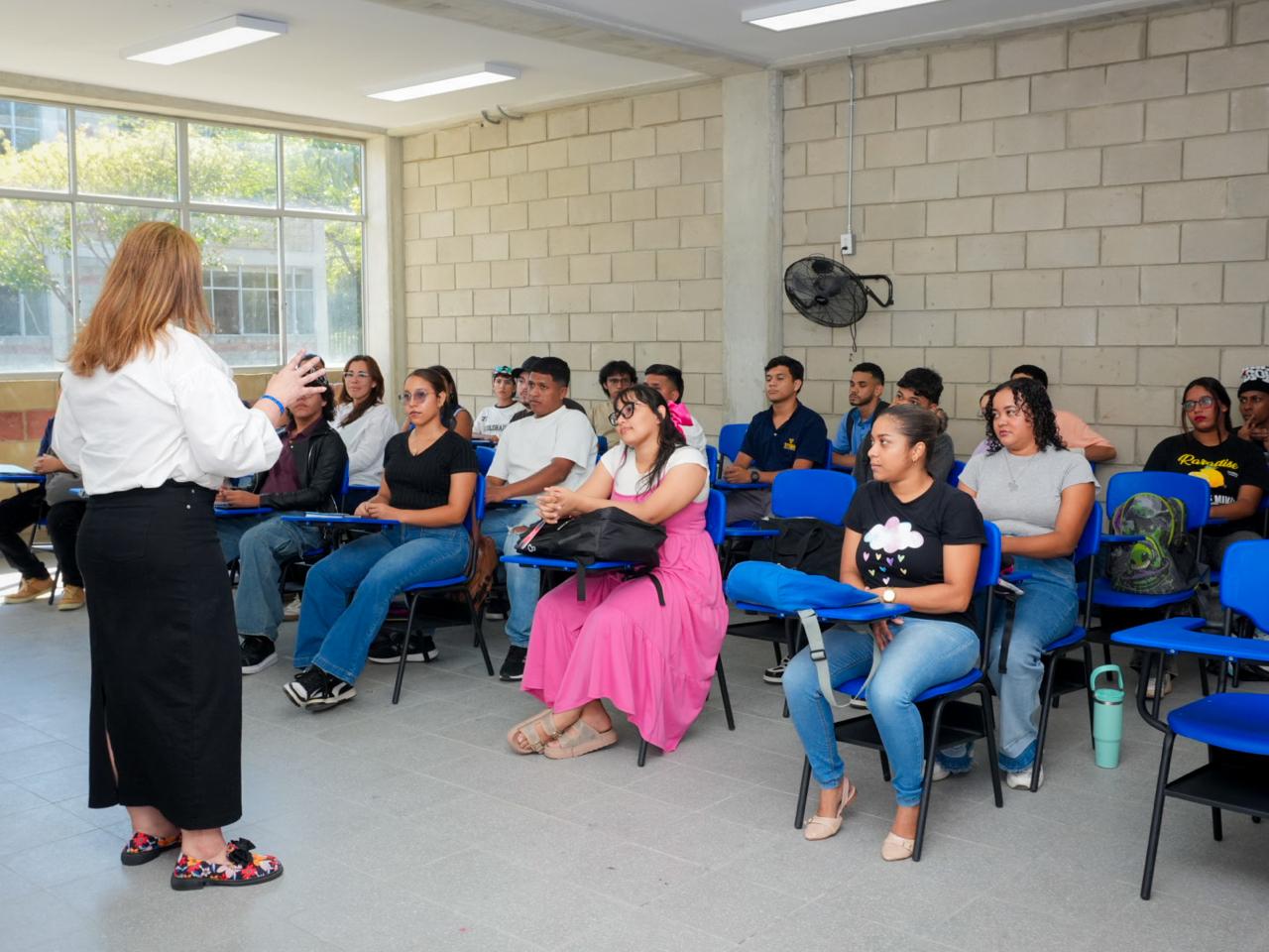 La USM impulsa la industria creativa con su nuevo programa de Diseño de Modas El programa de pregrado, organizado por ciclos propedéuticos es una realidad para los jóvenes samarios gracias al impulso del alcalde Carlos Pinedo y la rectora Joceline Azar. L