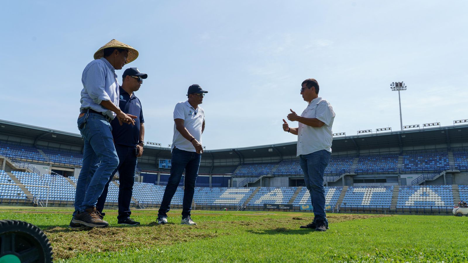 Alcaldía inicia intervención del gramado del Estadio Sierra Nevada con trabajos especializados
